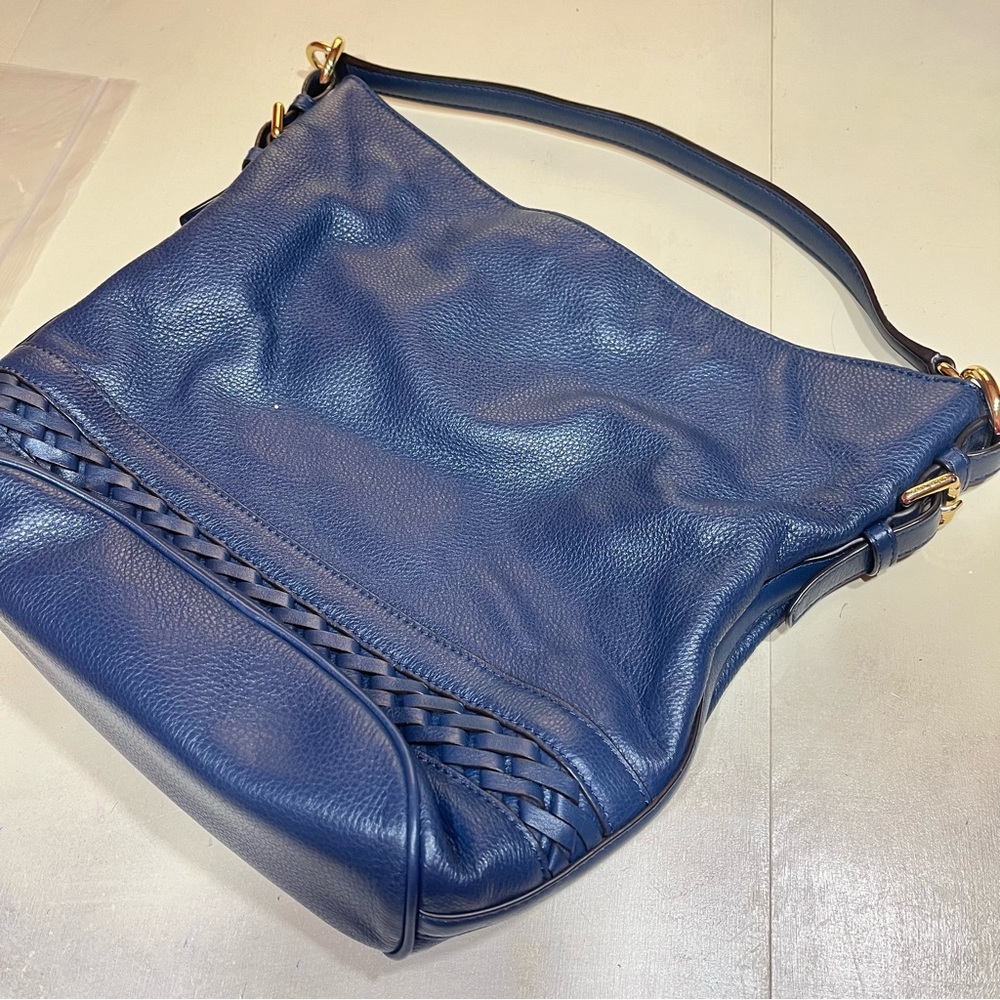 MICHAEL KORS GLADSTONE NAVY BRAIDED BUCKET BAG LEATHER